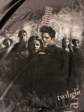 Twilight Graphic Pullover - Black